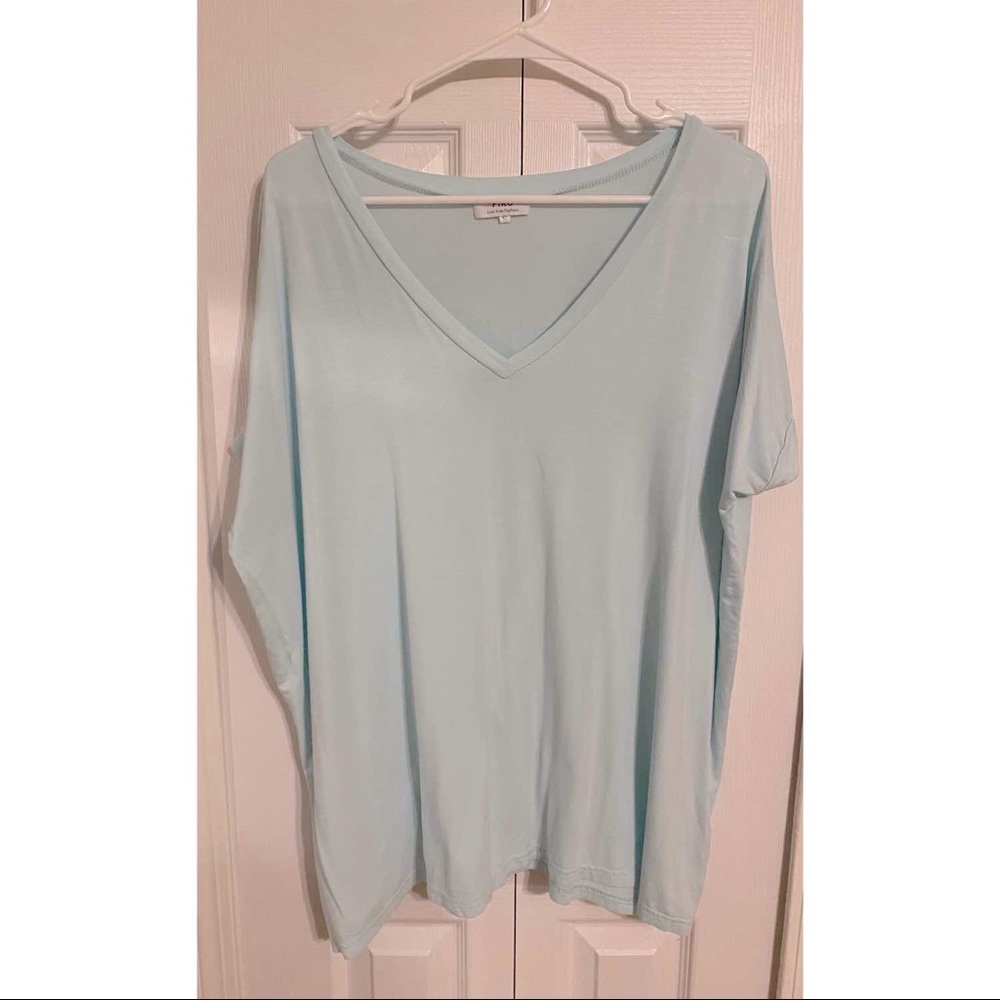 Short sleeve light blue V neck PIKO